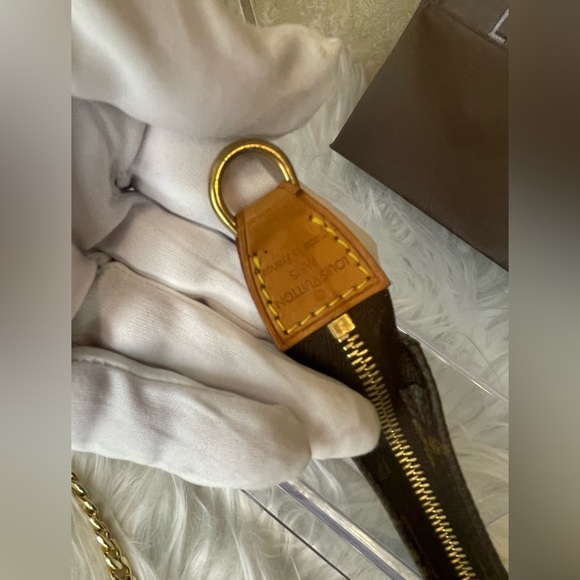 Vintage Louis Vuitton Monogram Pouch 15 - Picture 9 of 14